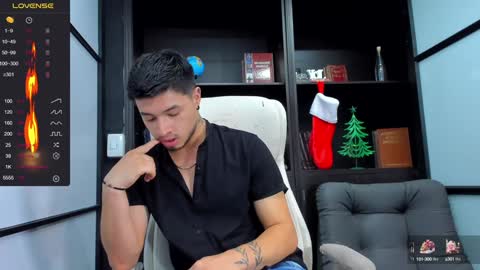 Snapshot of edwardross_ chatting on December 15, 8:25 pm Edward Ross online show from December 15, 8:25 pm
