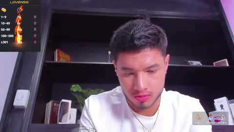 Snapshot of edwardross_ chatting on February 19, 9:03 pm Edward Ross online show from February 19, 9:03 pm