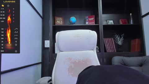 Snapshot of edwardross_ chatting on January 6, 7:56 pm Edward Ross online show from January 6, 7:56 pm