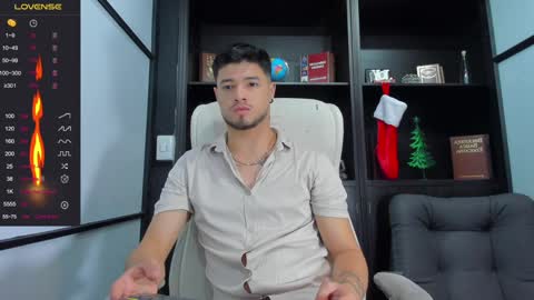 Snapshot of edwardross_ chatting on December 22, 7:31 pm Edward Ross online show from December 22, 7:31 pm