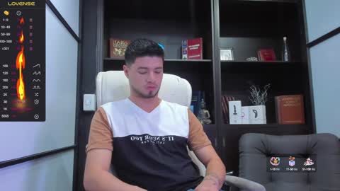 Snapshot of edwardross_ chatting on January 3, 8:01 pm Edward Ross online show from January 3, 8:01 pm