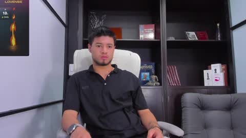 Snapshot of edwardross_ chatting on February 8, 7:59 pm Edward Ross online show from February 8, 7:59 pm