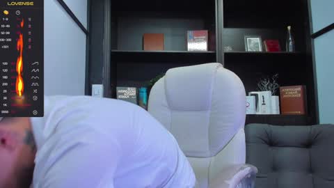 Snapshot of edwardross_ chatting on January 26, 8:02 pm Edward Ross online show from January 26, 8:02 pm