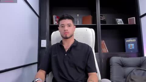 Snapshot of edwardross_ chatting on February 17, 8:36 pm Edward Ross online show from February 17, 8:36 pm