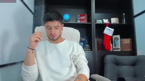 Snapshot of edwardross_ chatting on December 28, 8:15 pm Edward Ross online show from December 28, 8:15 pm