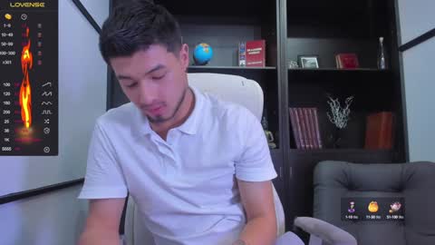 Snapshot of edwardross_ chatting on January 8, 8:39 pm Edward Ross online show from January 8, 8:39 pm