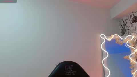 eidan_tay online show from April 28, 12:43 pm