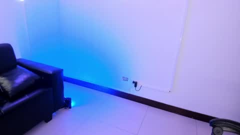 eletry_01 online show from April 18, 3:57 pm