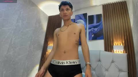 Elian Julian online show from December 1, 11:52 pm