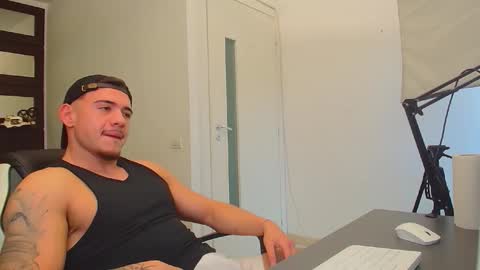 ElijahThorne online show from November 18, 6:39 am