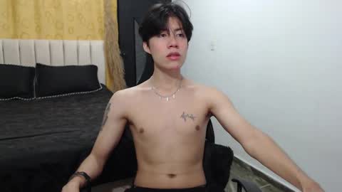 Snapshot of elio_collem chatting on December 28, 8:16 am ELIO online show from December 28, 8:16 am