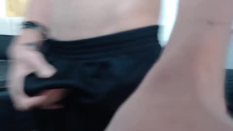 Snapshot of elio_collem chatting on February 19, 8:22 am ELIO online show from February 19, 8:22 am