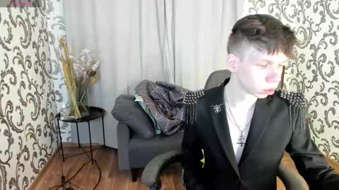 elliot_mars_ online show from October 23, 5:27 pm