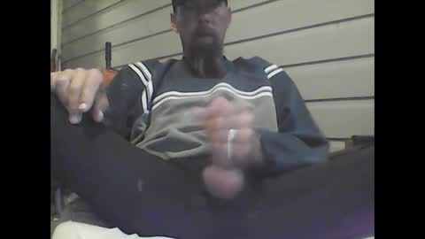 Snapshot of elwooood7 chatting on December 15, 12:49 pm elwooood7 online show from December 15, 12:49 pm