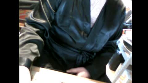 Em online show from April 2, 9:17 am