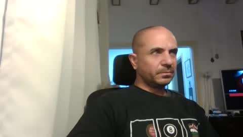 Ariel online show from December 14, 9:00 pm