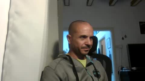 Ariel online show from November 2, 9:08 pm