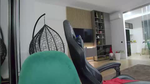 Erik online show from February 3, 7:41 pm