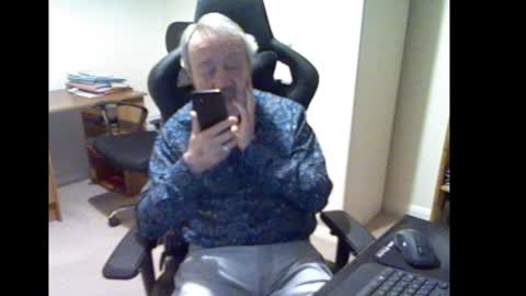 erasmus_d online show from February 7, 6:02 pm