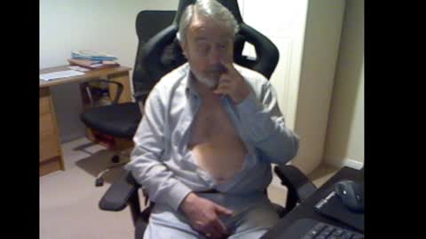 erasmus_d online show from December 5, 6:02 pm