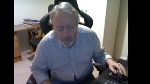 erasmus_d online show from October 15, 5:20 pm