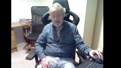 erasmus_d online show from February 19, 7:05 pm