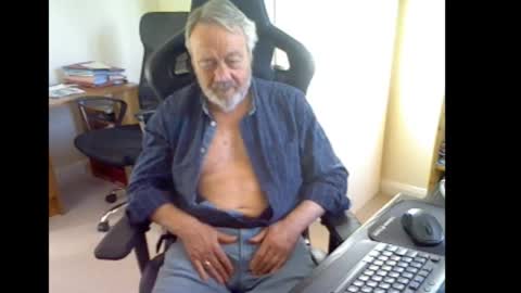 erasmus_d online show from September 22, 4:50 pm