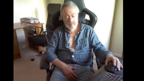 erasmus_d online show from October 11, 4:55 pm