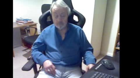 erasmus_d online show from February 15, 5:39 pm