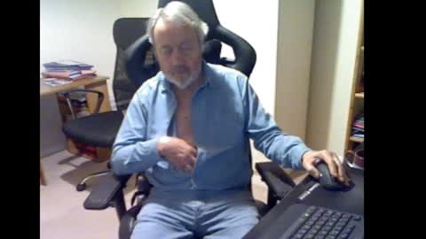 erasmus_d online show from October 17, 5:28 pm