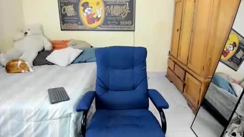 erick_de_rossee online show from December 15, 5:43 pm