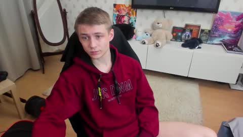 Max online show from November 22, 12:21 am