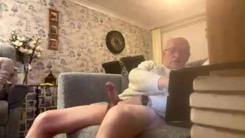 Snapshot of erman1955 chatting on February 14, 11:32 pm erman1955 online show from February 14, 11:32 pm