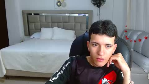 eroboyxox online show from February 18, 9:56 pm