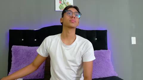 Eros Lux1 online show from May 31, 3:22 pm