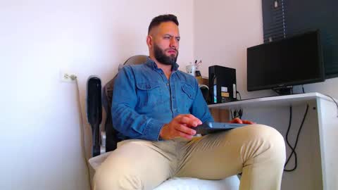 esteban online show from February 10, 2:33 pm