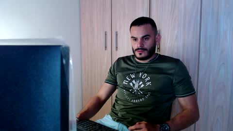 Esteban Fernandez online show from February 4, 2:43 pm