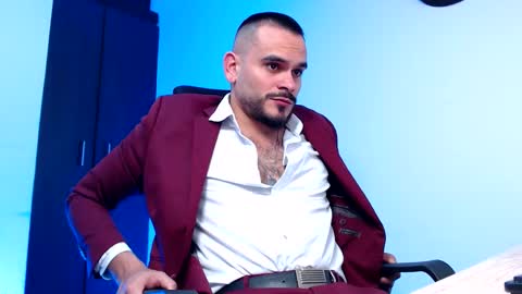 Esteban Fernandez online show from February 2, 3:49 am