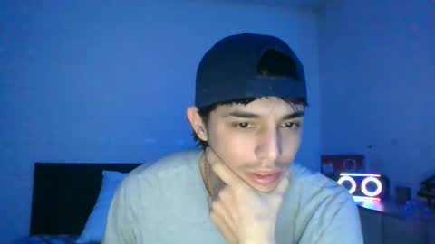 estebankit0 online show from December 29, 7:43 pm