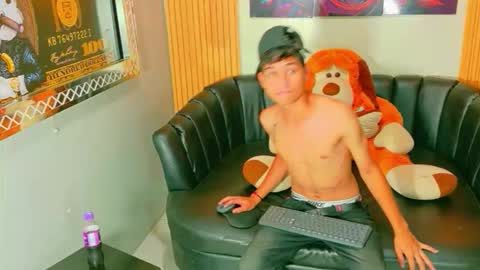 estevenbrown1 online show from March 2, 1:07 pm