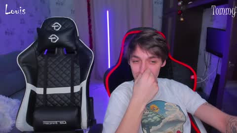 Snapshot of esthetics_boys chatting on January 17, 2:18 am LOUIS online show from January 17, 2:18 am