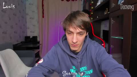 Snapshot of esthetics_boys chatting on January 4, 8:59 pm LOUIS online show from January 4, 8:59 pm