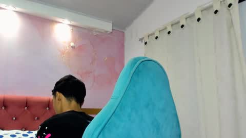 estyler_18 online show from March 7, 2:36 am