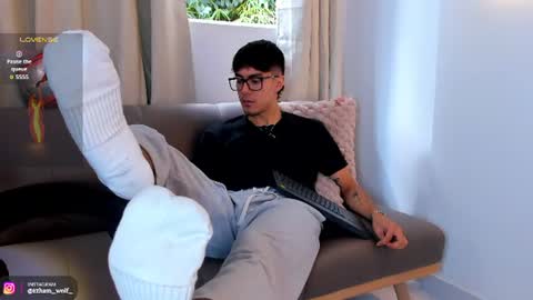 etham_wolf1 online show from July 22, 6:11 pm