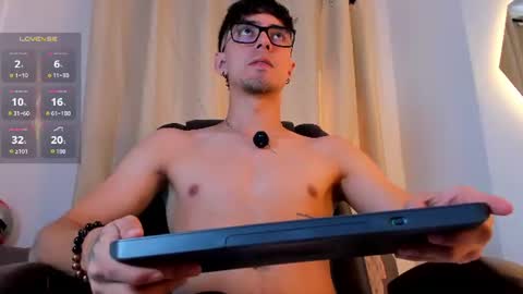 etham_wolf1 online show from July 17, 8:04 pm