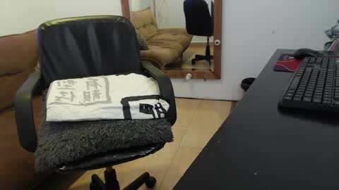 Snapshot of ethan_blaze chatting on October 19, 2:42 pm Ethan online show from October 19, 2:42 pm