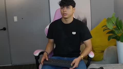 Snapshot of ethan_occonor chatting on October 18, 1:05 pm ethan_occonor online show from October 18, 1:05 pm
