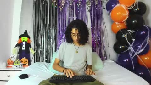 ethanblackwoodd online show from October 26, 10:34 pm