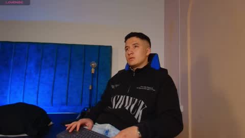 ethanconnor_ online show from October 6, 12:21 pm