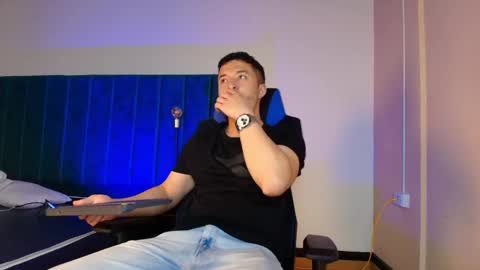 ethanconnor_ online show from October 16, 12:24 pm